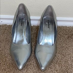 Women’s Top Moda silver pumps size 7.5